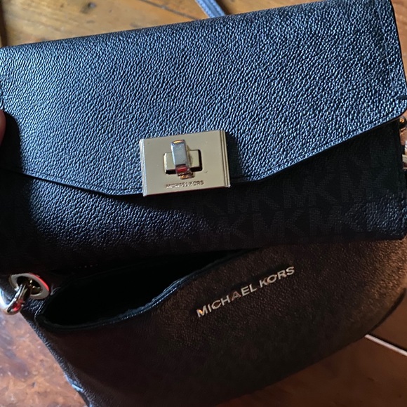 Michael Kors purse and matching wallet - Picture 4 of 5